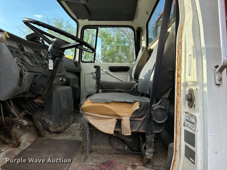 image for item OM9478 1993 Ford 8000 drilling rig truck