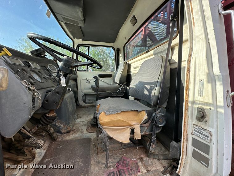 image for item OM9478 1993 Ford 8000 drilling rig truck