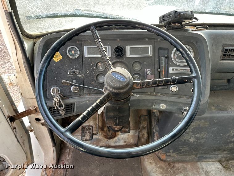 image for item OM9478 1993 Ford 8000 drilling rig truck