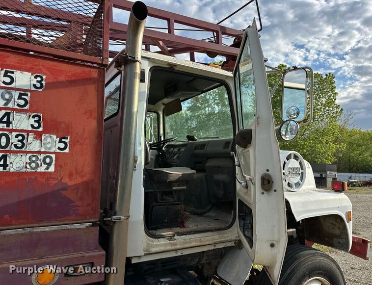 image for item OM9478 1993 Ford 8000 drilling rig truck