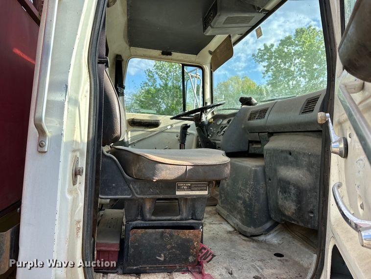 image for item OM9478 1993 Ford 8000 drilling rig truck