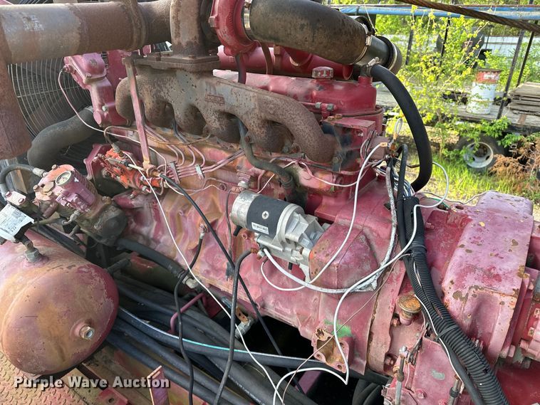 image for item OM9478 1993 Ford 8000 drilling rig truck