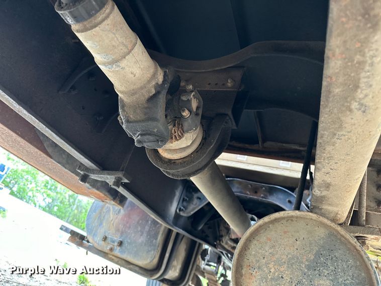 image for item OM9478 1993 Ford 8000 drilling rig truck