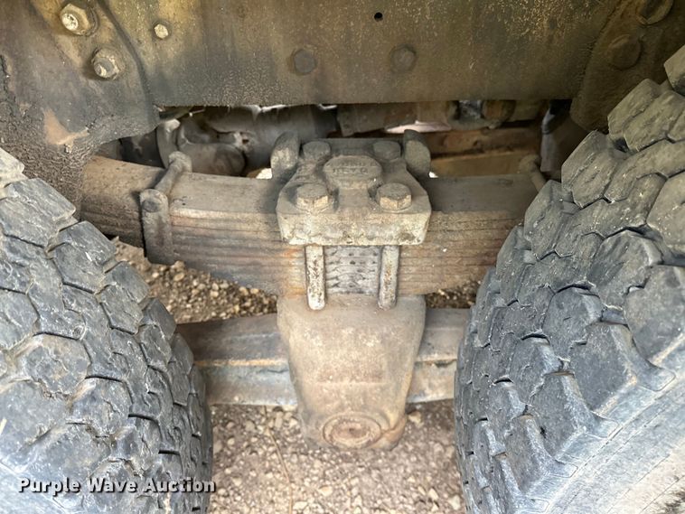 image for item OM9478 1993 Ford 8000 drilling rig truck