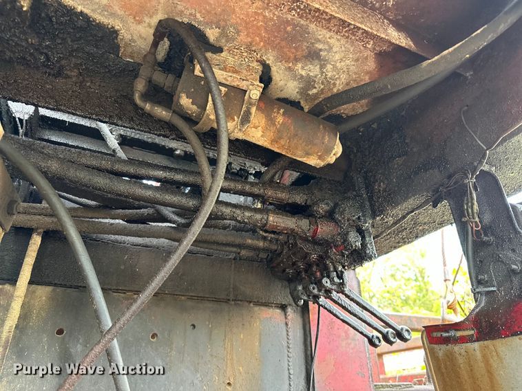 image for item OM9478 1993 Ford 8000 drilling rig truck