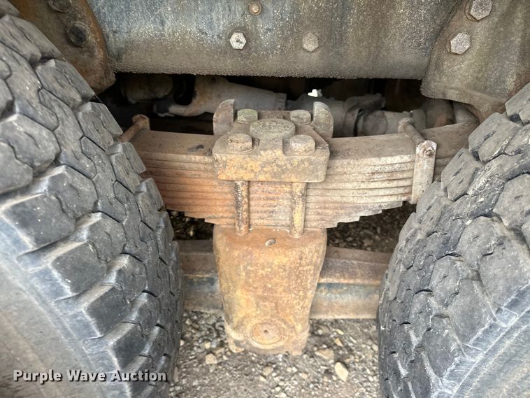 image for item OM9478 1993 Ford 8000 drilling rig truck