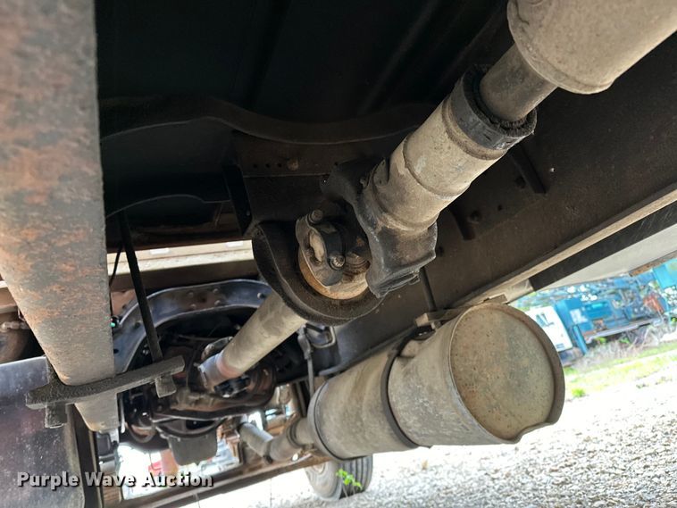 image for item OM9478 1993 Ford 8000 drilling rig truck