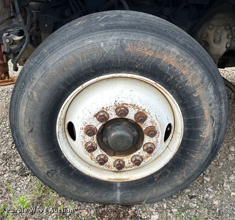 image for item OM9478 1993 Ford 8000 drilling rig truck