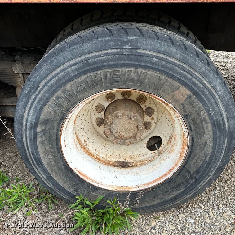 image for item OM9478 1993 Ford 8000 drilling rig truck