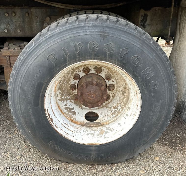 image for item OM9478 1993 Ford 8000 drilling rig truck