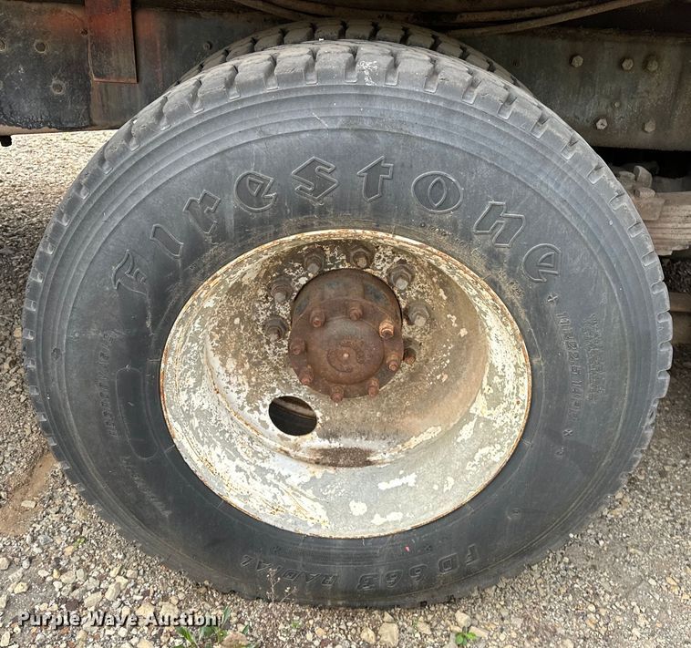 image for item OM9478 1993 Ford 8000 drilling rig truck