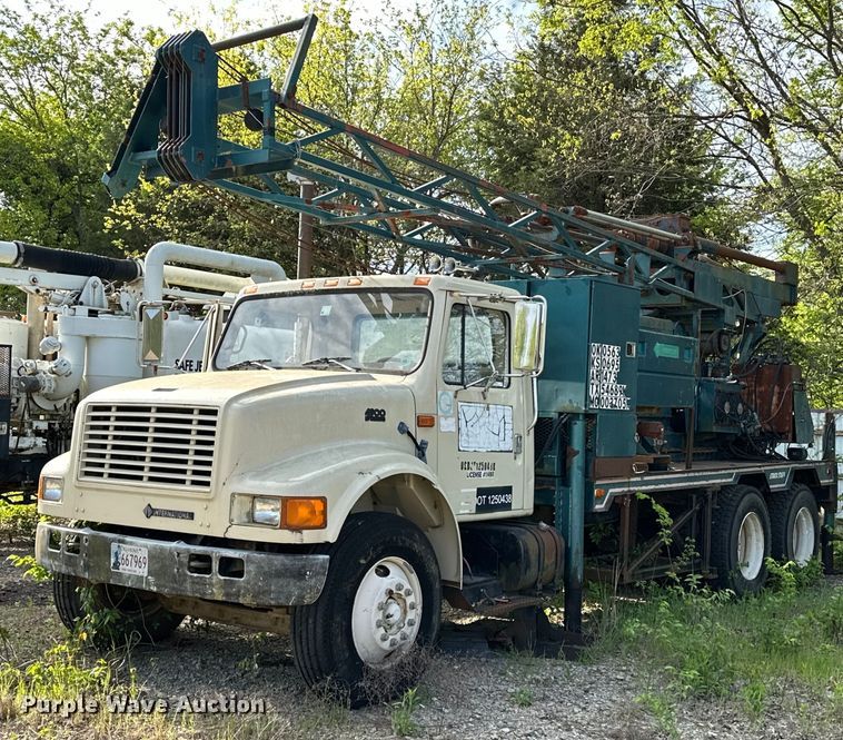 image for item OM9479 1996 International  4900  drilling rig truck