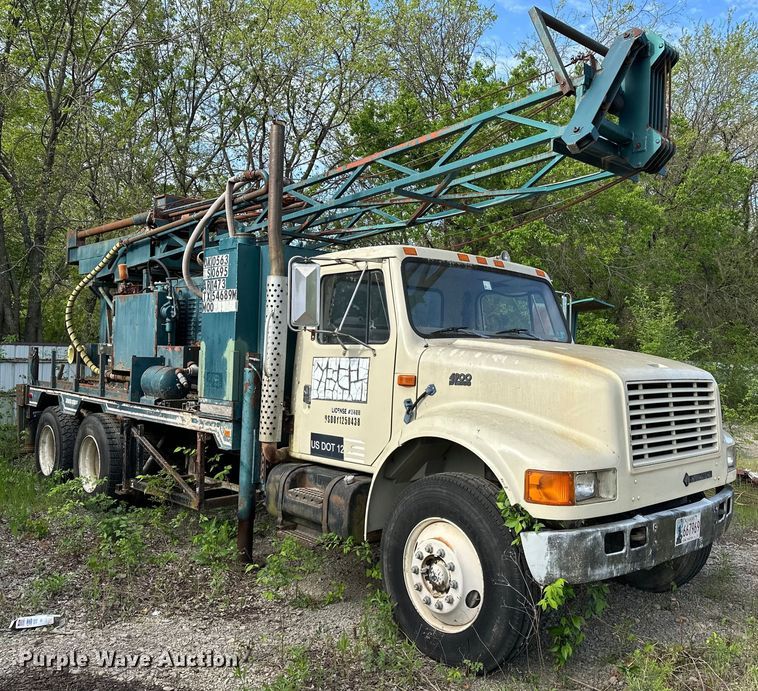 image for item OM9479 1996 International  4900  drilling rig truck