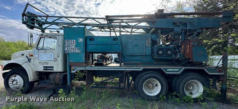 image for item OM9479 1996 International  4900  drilling rig truck