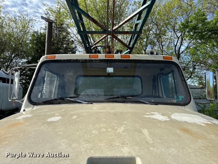 image for item OM9479 1996 International  4900  drilling rig truck