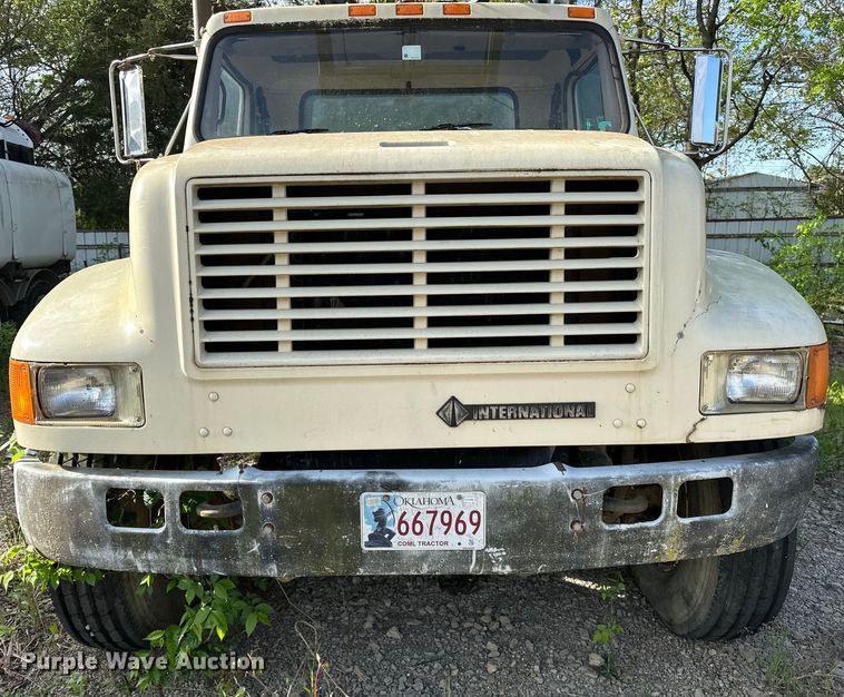 image for item OM9479 1996 International  4900  drilling rig truck