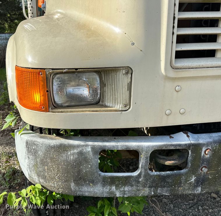 image for item OM9479 1996 International  4900  drilling rig truck