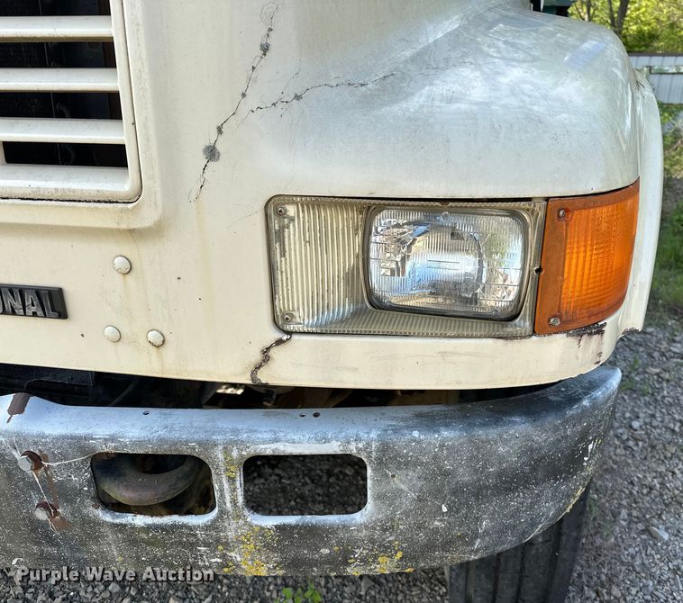 image for item OM9479 1996 International  4900  drilling rig truck