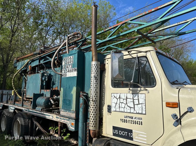 image for item OM9479 1996 International  4900  drilling rig truck