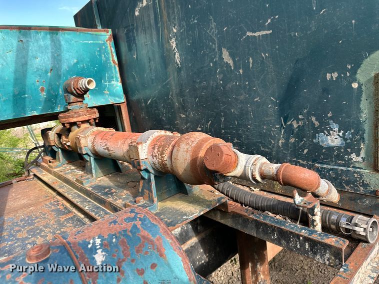 image for item OM9479 1996 International  4900  drilling rig truck