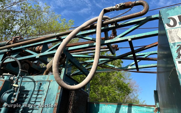 image for item OM9479 1996 International  4900  drilling rig truck