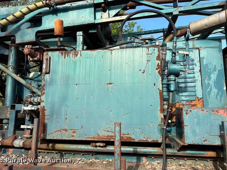 image for item OM9479 1996 International  4900  drilling rig truck