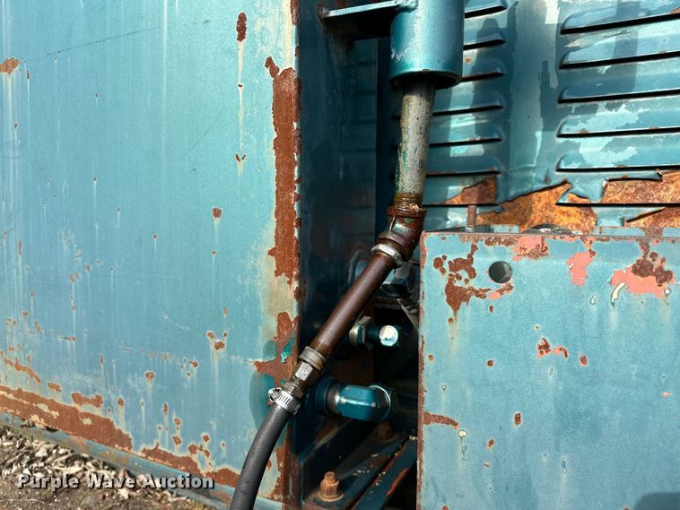 image for item OM9479 1996 International  4900  drilling rig truck