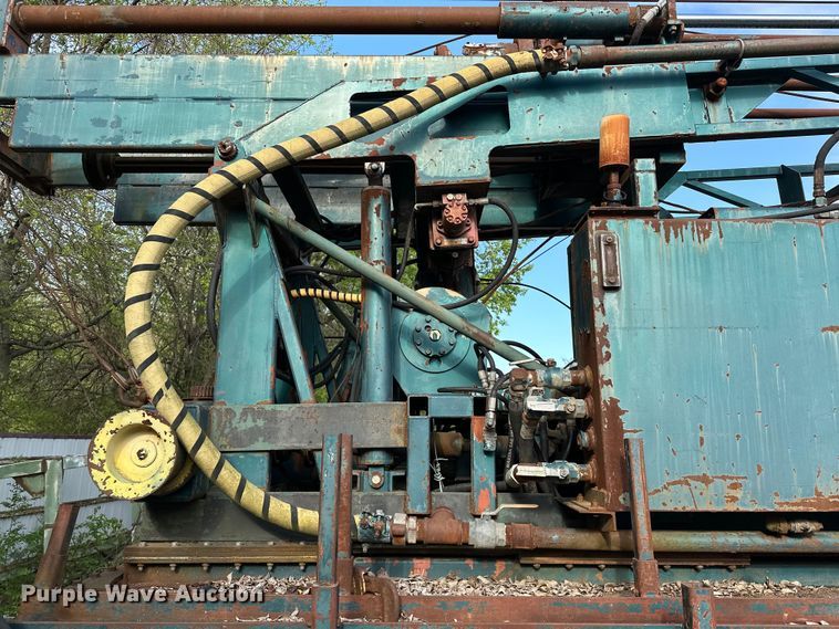 image for item OM9479 1996 International  4900  drilling rig truck