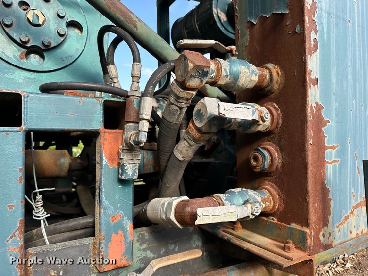 image for item OM9479 1996 International  4900  drilling rig truck