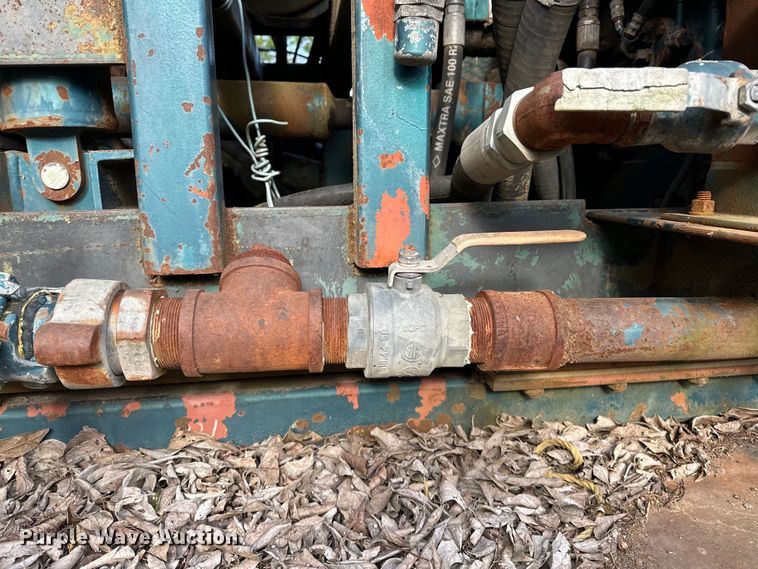 image for item OM9479 1996 International  4900  drilling rig truck