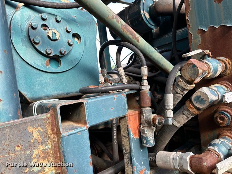 image for item OM9479 1996 International  4900  drilling rig truck