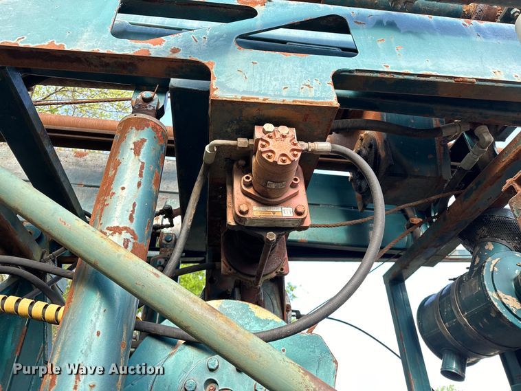 image for item OM9479 1996 International  4900  drilling rig truck