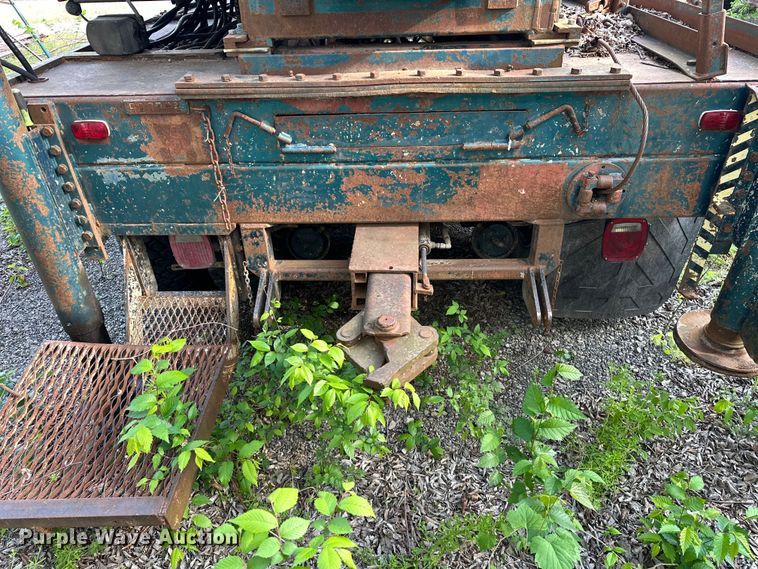 image for item OM9479 1996 International  4900  drilling rig truck