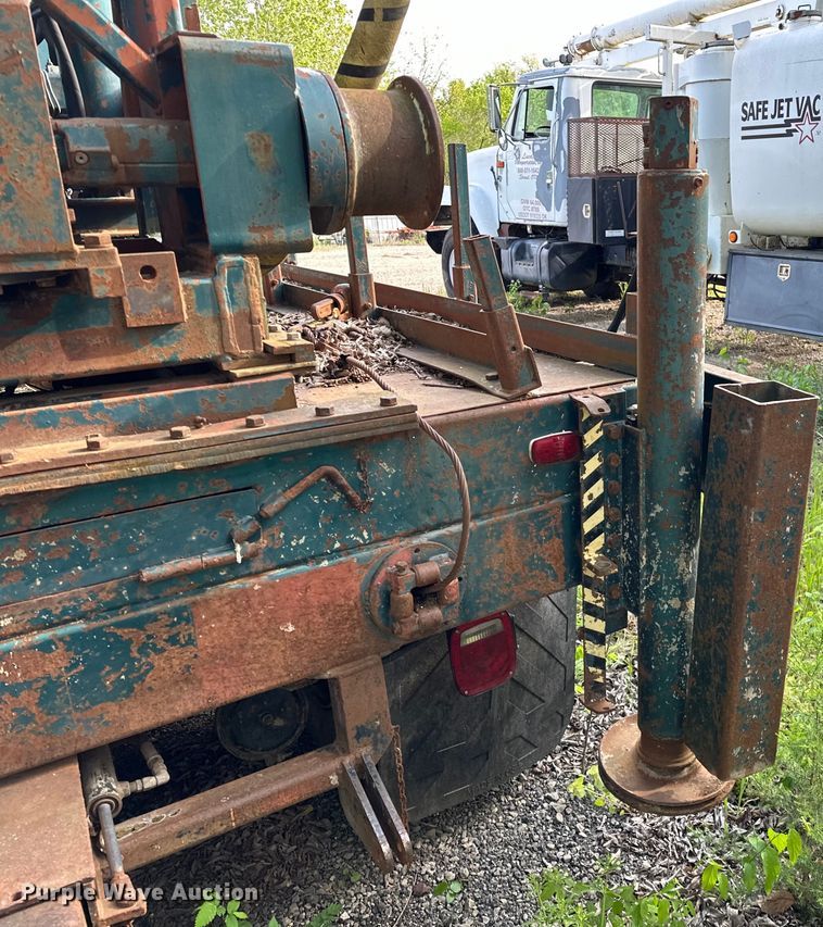 image for item OM9479 1996 International  4900  drilling rig truck