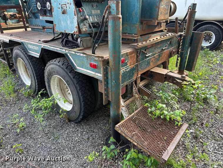 image for item OM9479 1996 International  4900  drilling rig truck