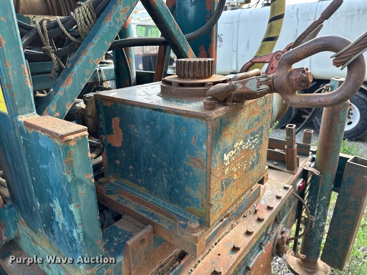 image for item OM9479 1996 International  4900  drilling rig truck