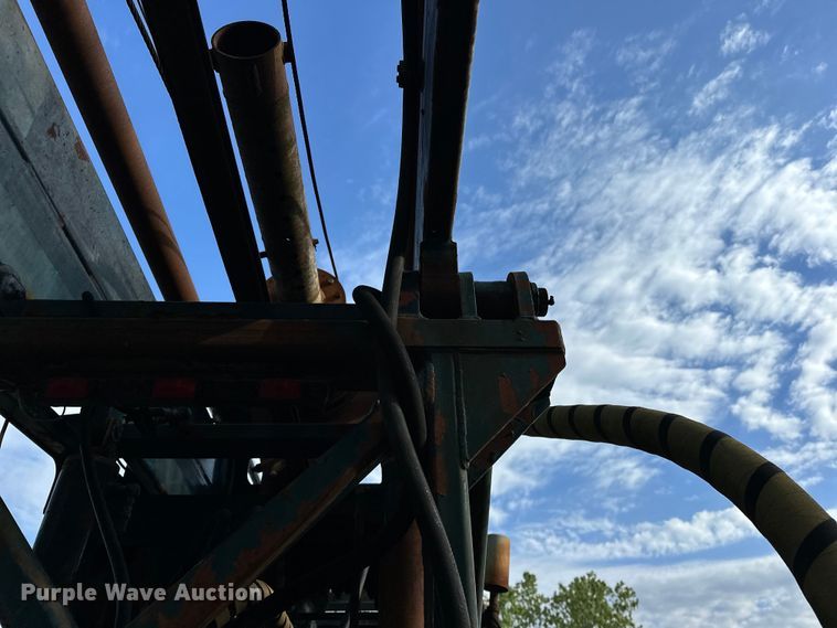 image for item OM9479 1996 International  4900  drilling rig truck