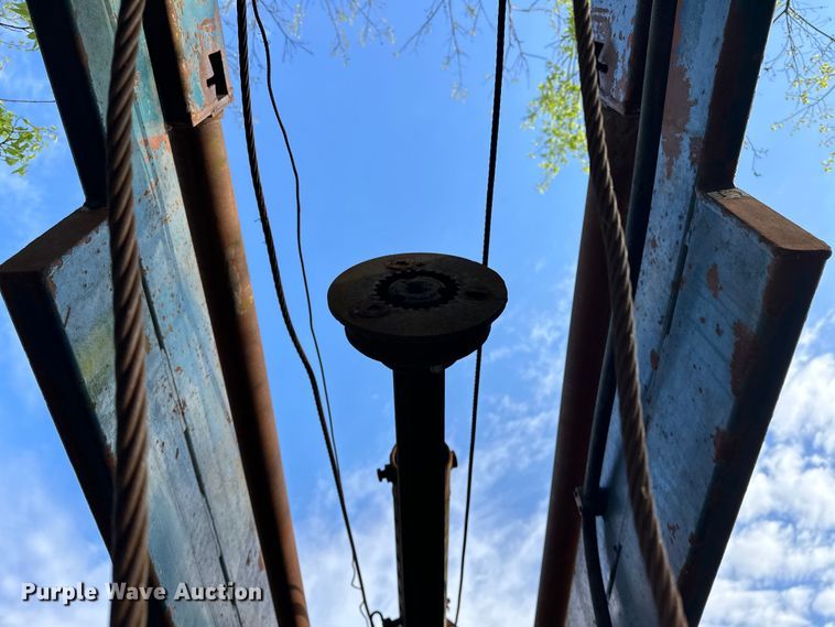 image for item OM9479 1996 International  4900  drilling rig truck