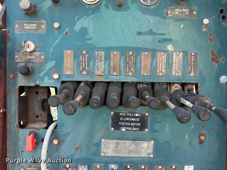 image for item OM9479 1996 International  4900  drilling rig truck