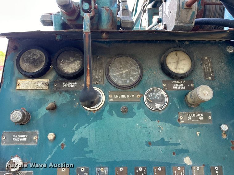 image for item OM9479 1996 International  4900  drilling rig truck