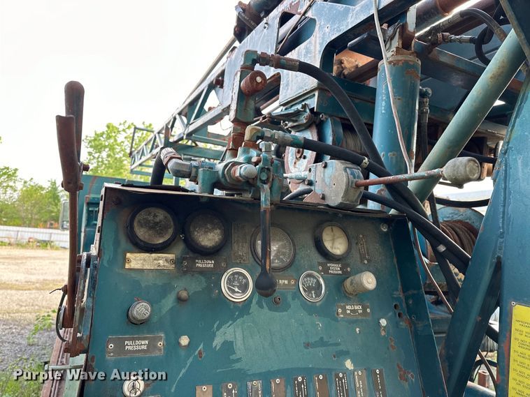 image for item OM9479 1996 International  4900  drilling rig truck