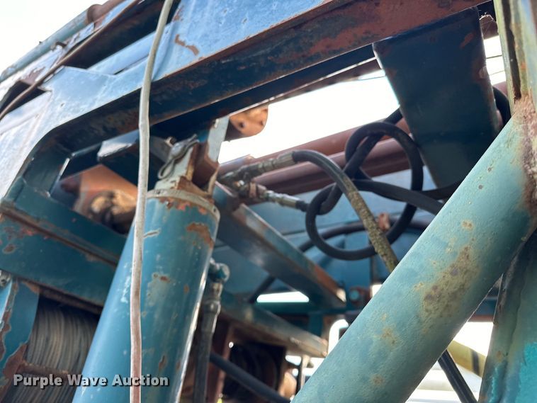 image for item OM9479 1996 International  4900  drilling rig truck