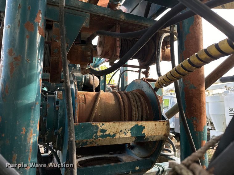 image for item OM9479 1996 International  4900  drilling rig truck