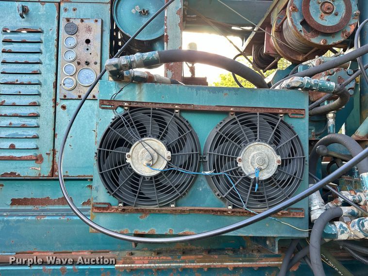 image for item OM9479 1996 International  4900  drilling rig truck