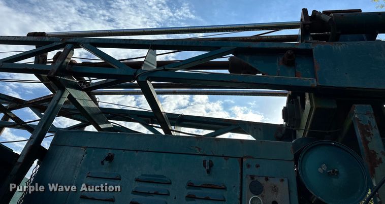 image for item OM9479 1996 International  4900  drilling rig truck