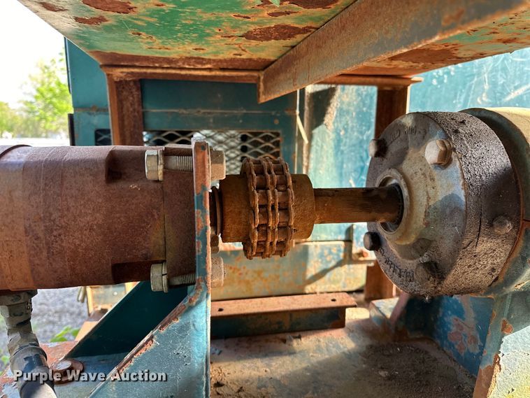 image for item OM9479 1996 International  4900  drilling rig truck