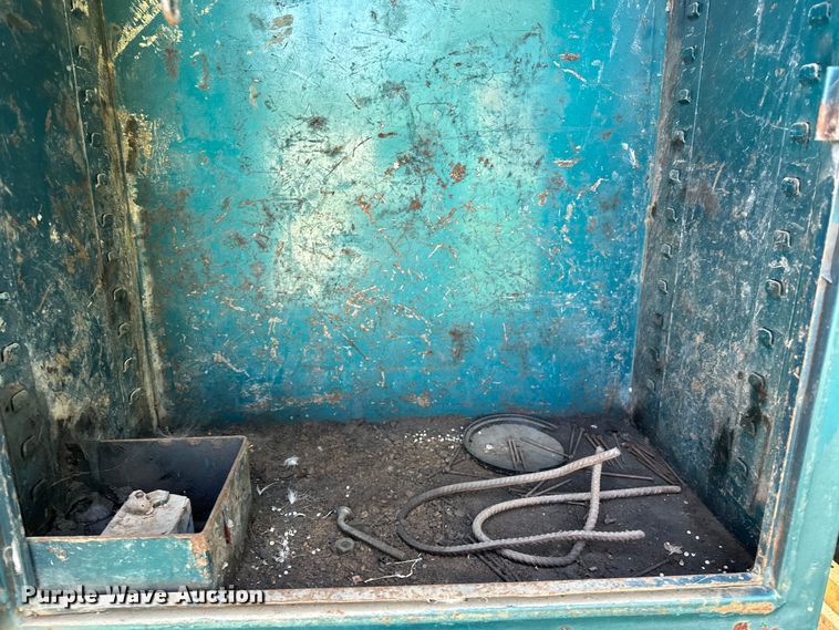 image for item OM9479 1996 International  4900  drilling rig truck