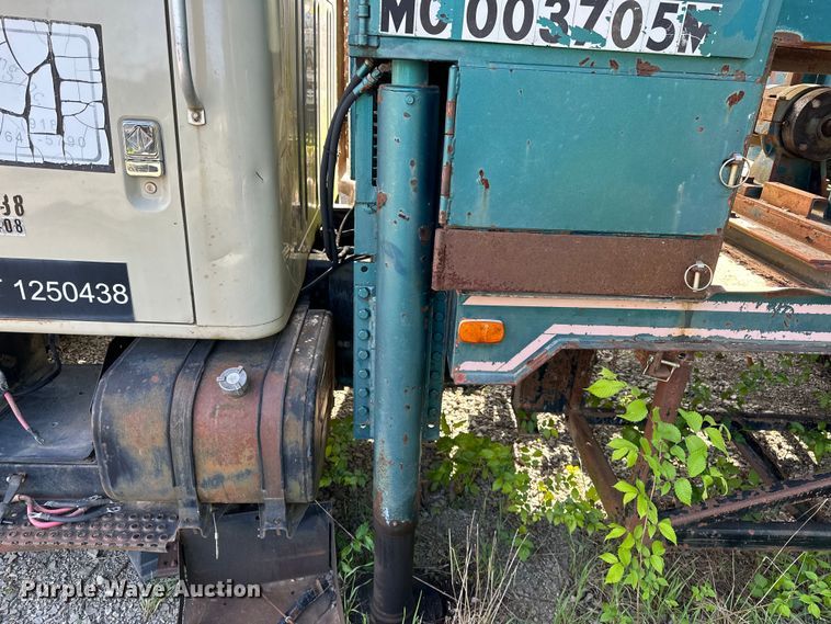 image for item OM9479 1996 International  4900  drilling rig truck