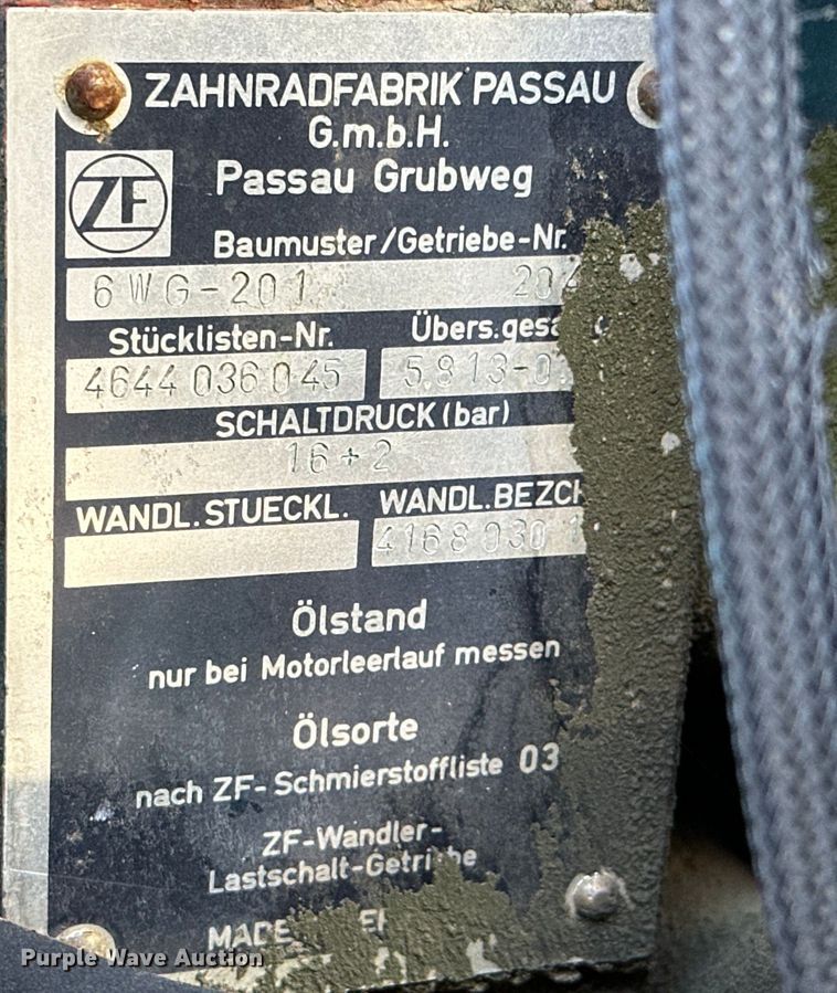 image for item OM9479 1996 International  4900  drilling rig truck