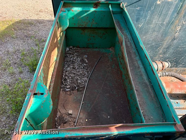 image for item OM9479 1996 International  4900  drilling rig truck